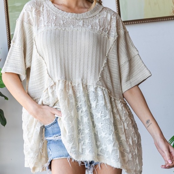 Oli & Hali Cream Star Jacquard Pockets Loose Fit Short Sleeve Top - Picture 2 of 6